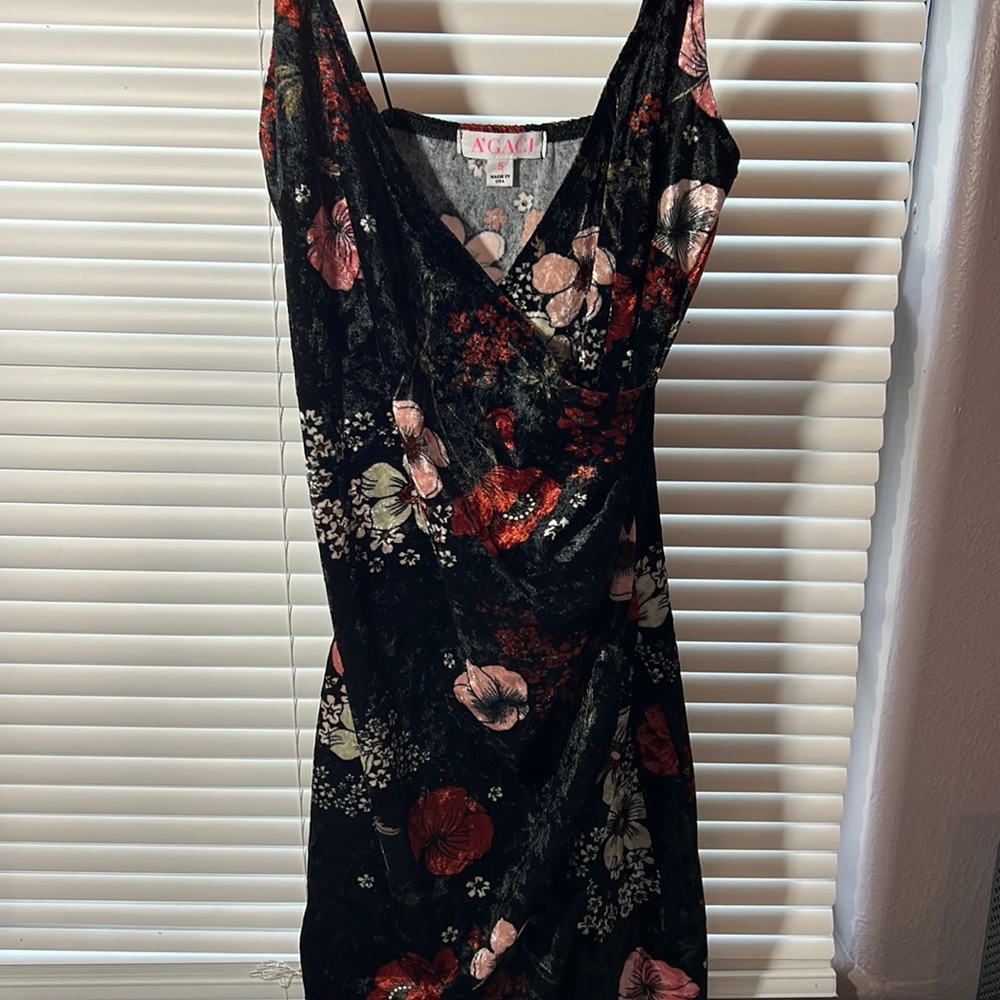 A’GACI Black Floral Print Velvet Mini Dress